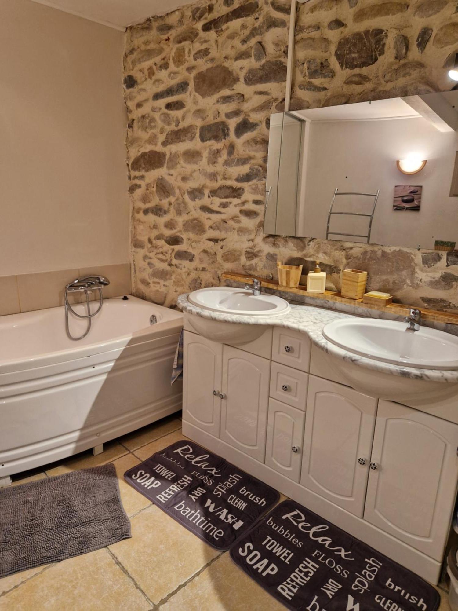 Petite Maison Au Coeur Du Village Casa de Férias Cessenon-sur-Orb