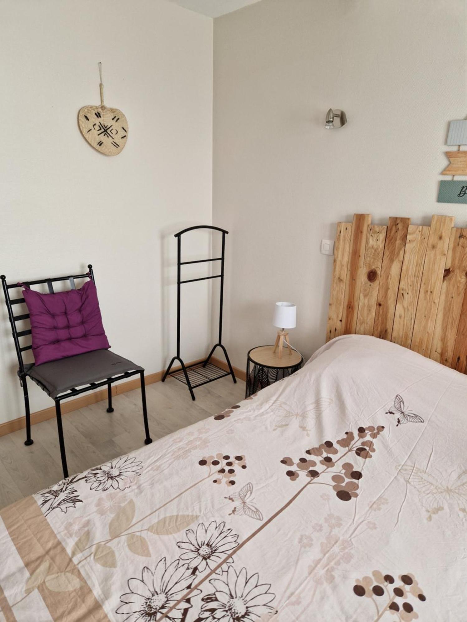 Petite Maison Au Coeur Du Village Casa de Férias